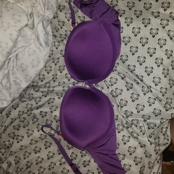 Victoria's Secret Push-Up Bra - Picture 2 of 4